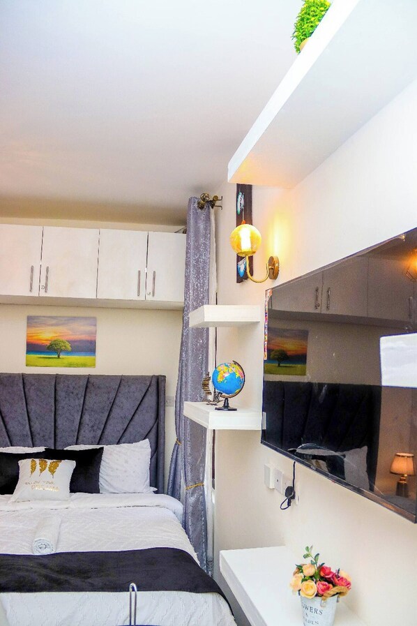 1 dormitorio, tabla de planchar con plancha, Internet y ropa de cama