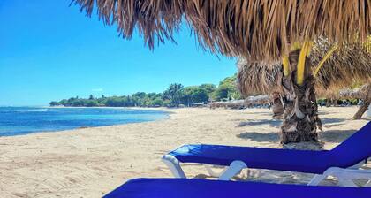 Costambar Ocean Breeze - Beachfront Apartment with Pool