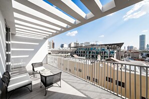 Balcony - Bright 1BR with balcony in Luma 22 (Dubai)