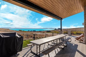 Outdoor dining - Blue Sage Modern Sleeps 27 with Pickleball and Theater (Fish Haven)