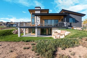 Exterior - Blue Sage Modern Sleeps 27 with Pickleball and Theater (Fish Haven)