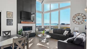 Älytelevisio, takka, pöytätennispöytä, stereot