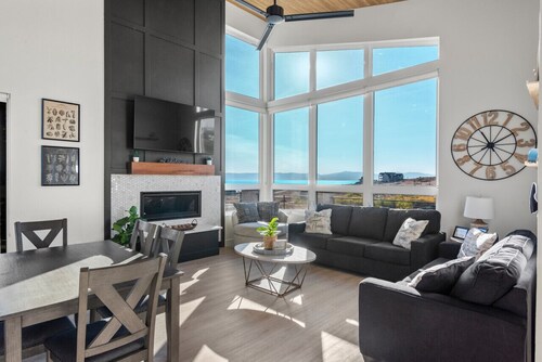 Blue Sage Modern Sleeps 27 with Pickleball and Theater