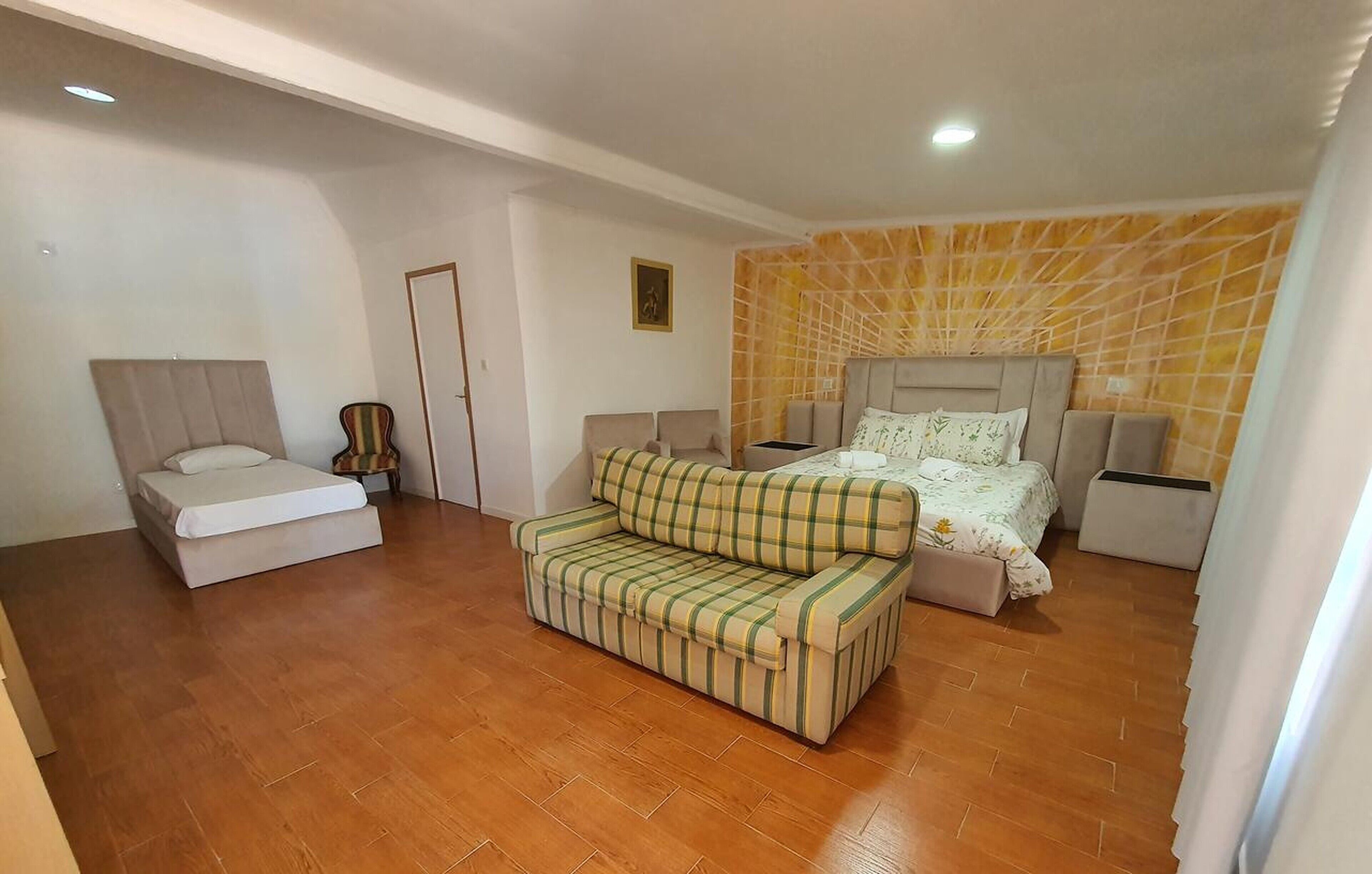 1 bedroom, internet, bed sheets