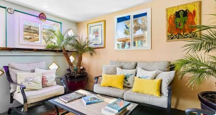 Artists in Wonderland: One-of-a-kind Vibrant Home