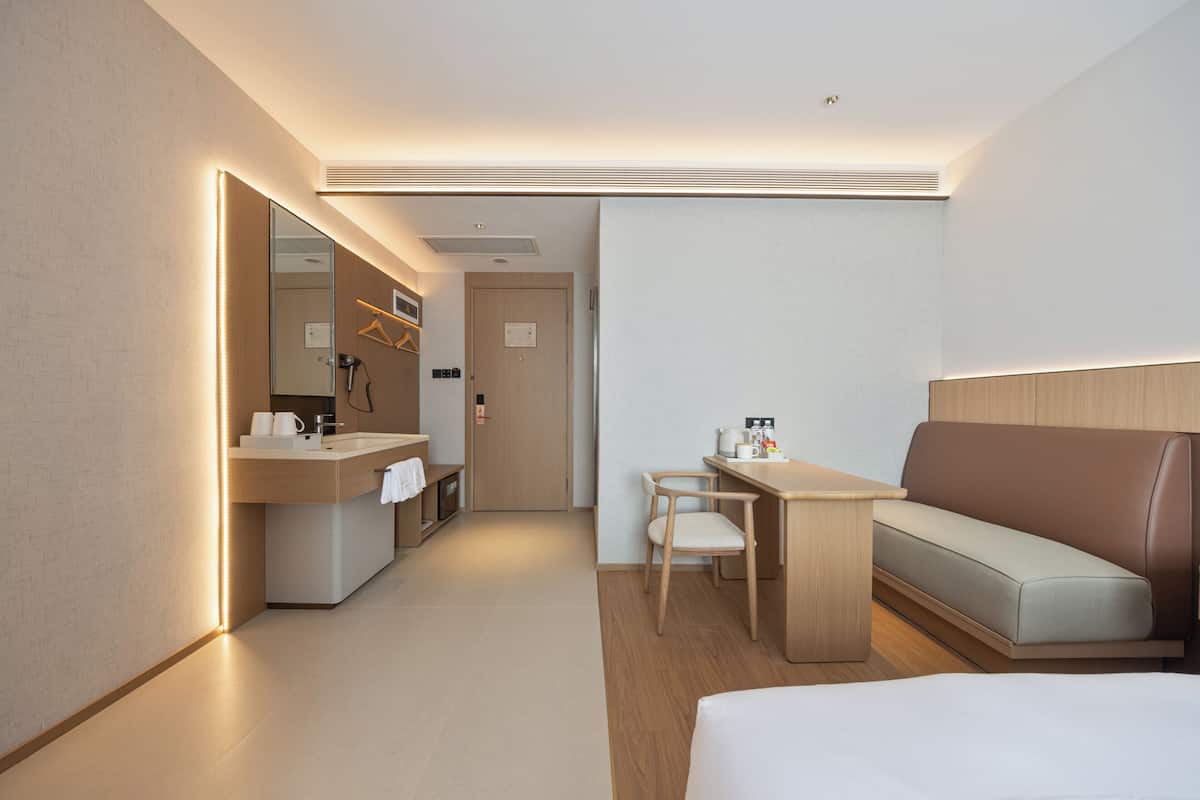 Classic Double Room, City View