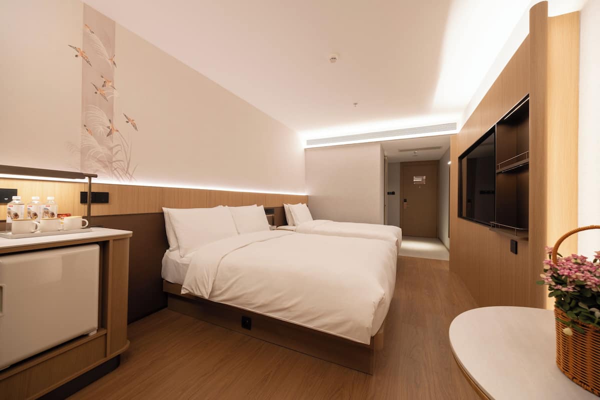 Family Triple Room, City View