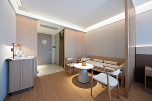Superior kamer | 1 slaapkamer, een bureau, verduisterende gordijnen, geluiddichte muren
