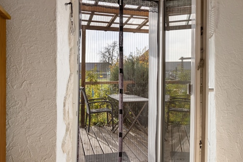 Ferienwohnung 1" mit privater Terrasse, Gemeinschaftsgarten und WLAN