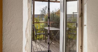 Ferienwohnung 1" mit privater Terrasse, Gemeinschaftsgarten und WLAN