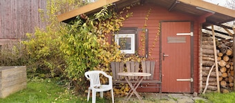 Holiday Apartment 2 with Shared Garden and Wi-Fi