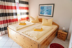 2 bedrooms, iron/ironing board, free WiFi, bed sheets