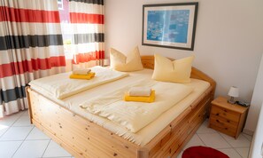 2 bedrooms, iron/ironing board, free WiFi, bed sheets