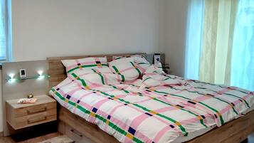 1 bedroom, iron/ironing board, free WiFi, bed sheets