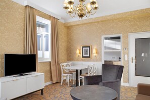 Dining - Apartment '20' with Mountain View, Shared Terrace and Wi-Fi (Masserberg)