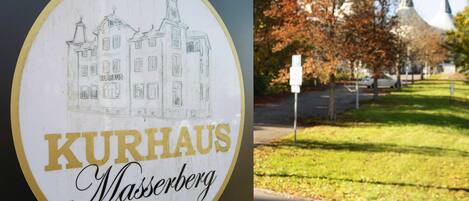 A sign with the text 'KURHAUS Moserberg' and a building illustration.
