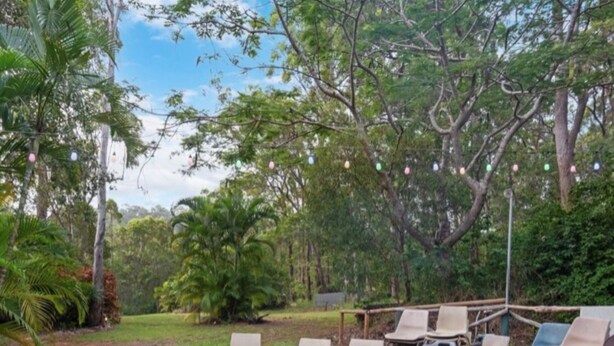 An outdoor seating area with a fire pit and chairs. - Elysium Retreat & Stays (Bondoola)