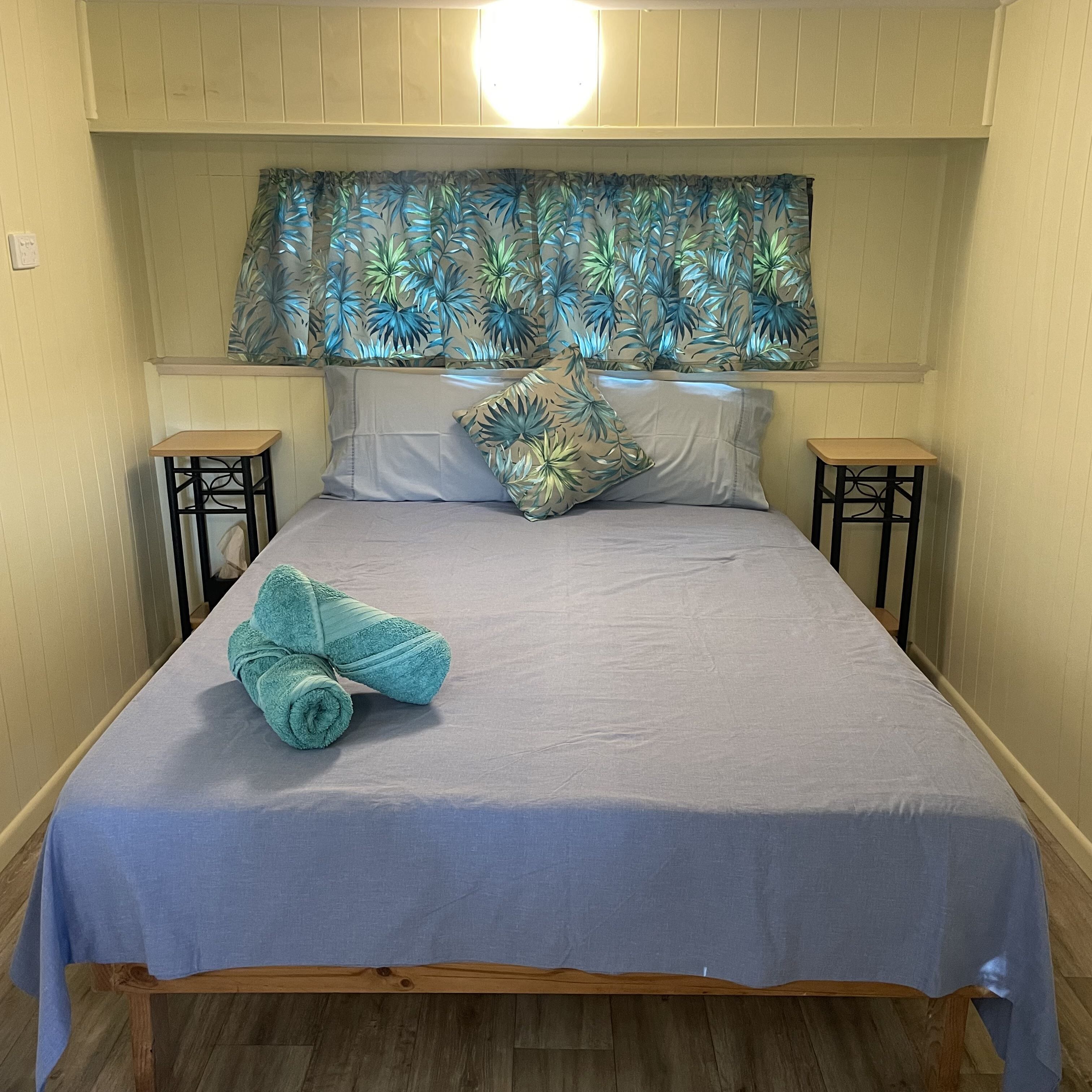 1 bedroom, bed sheets