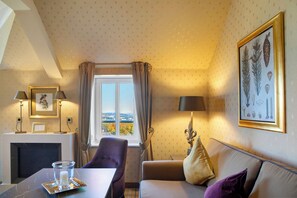 TV - Apartment 'Appartment 26' with Mountain View, Shared Terrace and Wi-Fi (Masserberg)