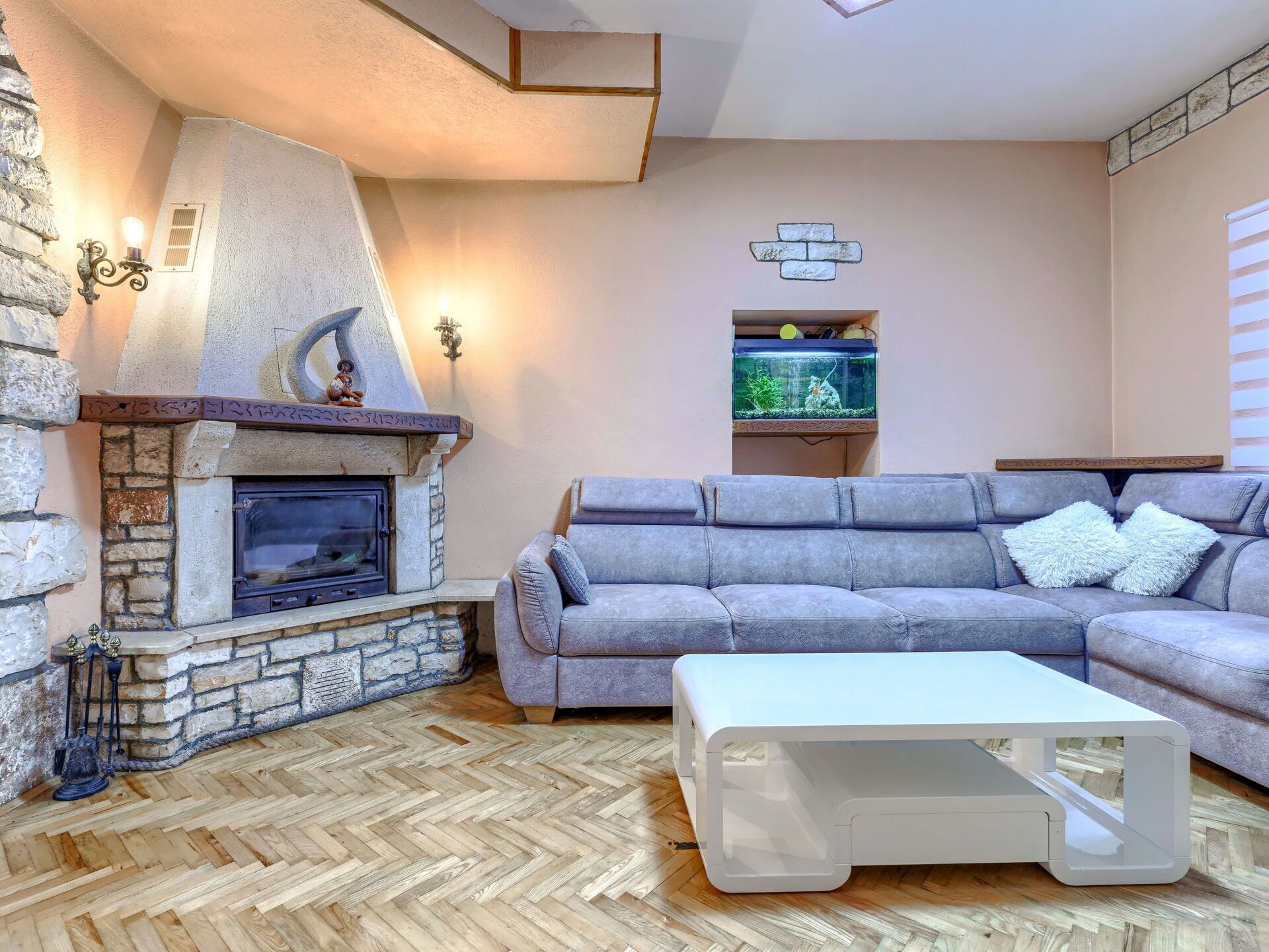 Furniture, Couch, Property, Azure, Wood, Picture Frame, Interior Design, Architecture, Living Room, Comfort