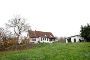 Exterior - Apartment 'Haus Am See - Zur Roten Tür' with Lake View, Private Terrace and Wi-Fi (Templin)