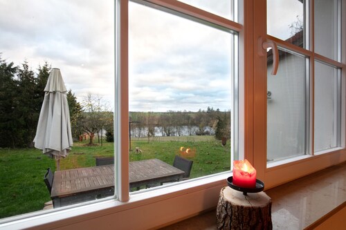 Apartment 'Haus Am See - Zur Roten Tür' with Lake View, Private Terrace and Wi-Fi