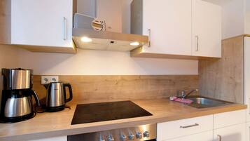 KĂŒhlschrank, Ofen, Herdplatte, GeschirrspĂŒler