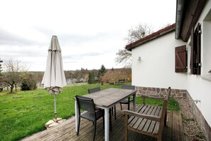 屋外ダイニングエリア