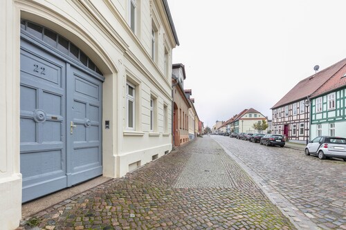 Ferienwohnung 'Im Herzen Templins Obergeschoss' mit gemeinsamer Terrasse, Garten und Wi-Fi