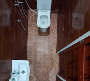 Family Room, 1 Bedroom, Garden View | Bathroom | Shower, slippers, towels, soap - Atithi home stay and Cloud Kitchen (Faizabad)