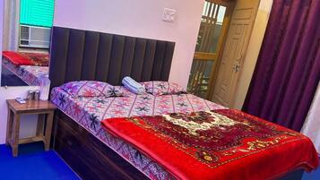 Family Room, 1 Bedroom, Garden View | Desk, soundproofing, free WiFi