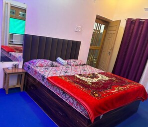 Family Room, 1 Bedroom, Garden View | Desk, soundproofing, free WiFi - Atithi home stay and Cloud Kitchen (Faizabad)