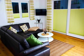 TV - Apartment 'Jägerstube' with Shared Garden, Balcony and Wi-Fi (Hofgeismar)