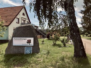 Property grounds - Apartment 'Jägerstube' with Shared Garden, Balcony and Wi-Fi (Hofgeismar)