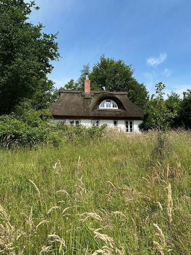 Holiday Home 'Kate Unter Reet Im Grünen' with Private Terrace, Private Garden and Wi-Fi