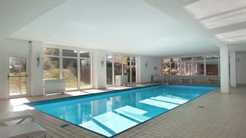 Inomhuspool och uppvärmd pool