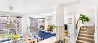 Cozy 3B2B Townhouse w/Parking/Backyard/Malls/Parks