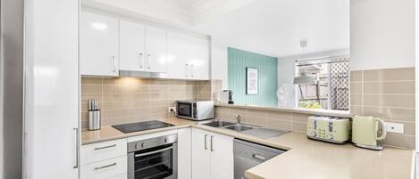 Fridge, microwave, oven, stovetop