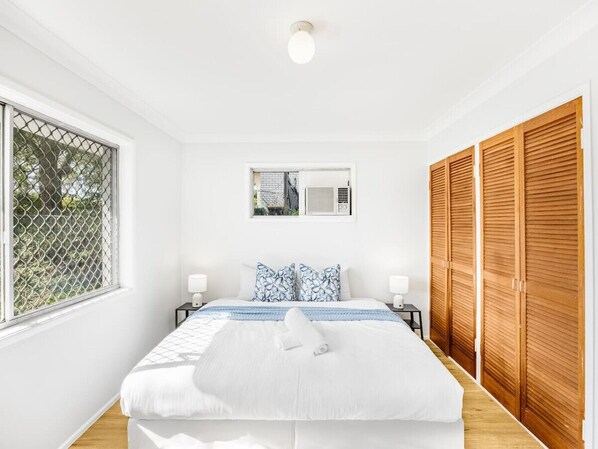 3 bedrooms, iron/ironing board, WiFi, bed sheets