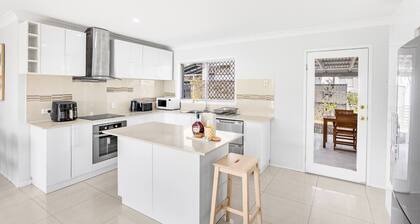 Central Sunnybank 4 Bedrooms Home, Family Friendly