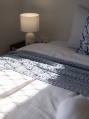 3 bedrooms, iron/ironing board, WiFi, bed sheets - Central Sunnybank 4 Bedrooms Home, Family Friendly (Sunnybank)