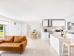 Interior - Central Sunnybank 4 Bedrooms Home, Family Friendly (Sunnybank)