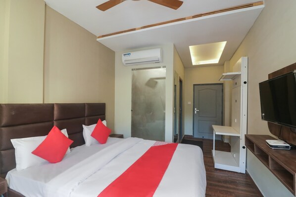 8 bedrooms, WiFi, bed sheets