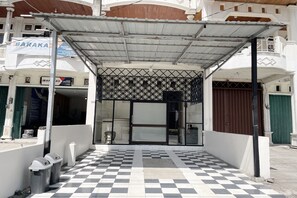 Exterior - Hotel O Mantari Guesthouse (Bukittinggi)