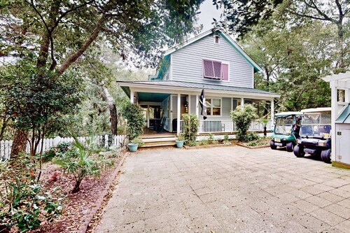 Cute Pet Friendly Home in BHI Forest w/Fenced Yard, Near Shops, BHI Club + Golf