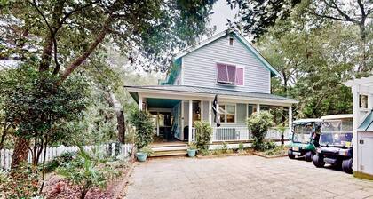 Cute Pet Friendly Home in BHI Forest w/Fenced Yard, Near Shops, BHI Club + Golf