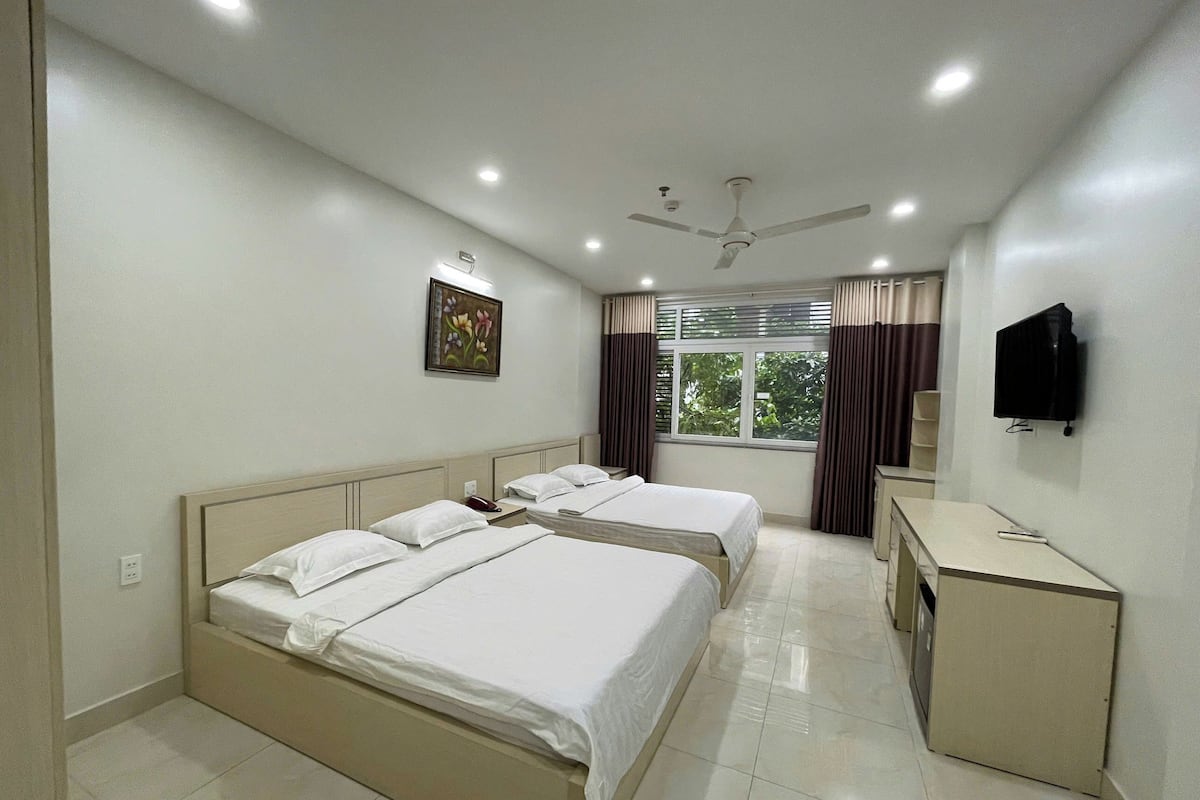 Basic Quadruple Room | Seterika/papan seterika, Wi-fi percuma