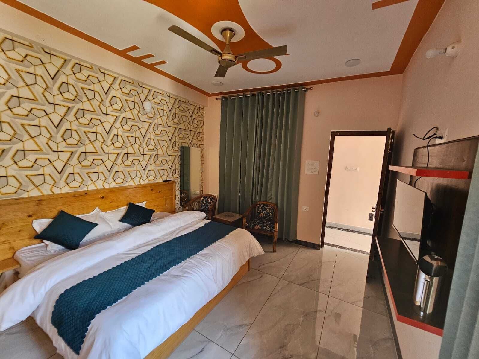 办公桌、免费 WiFi