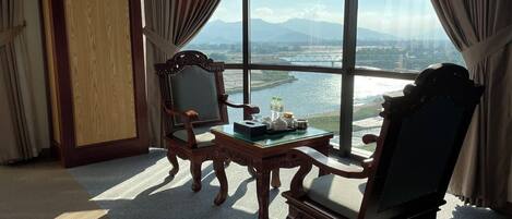 Junior Room | In-room safe, iron/ironing board, free WiFi