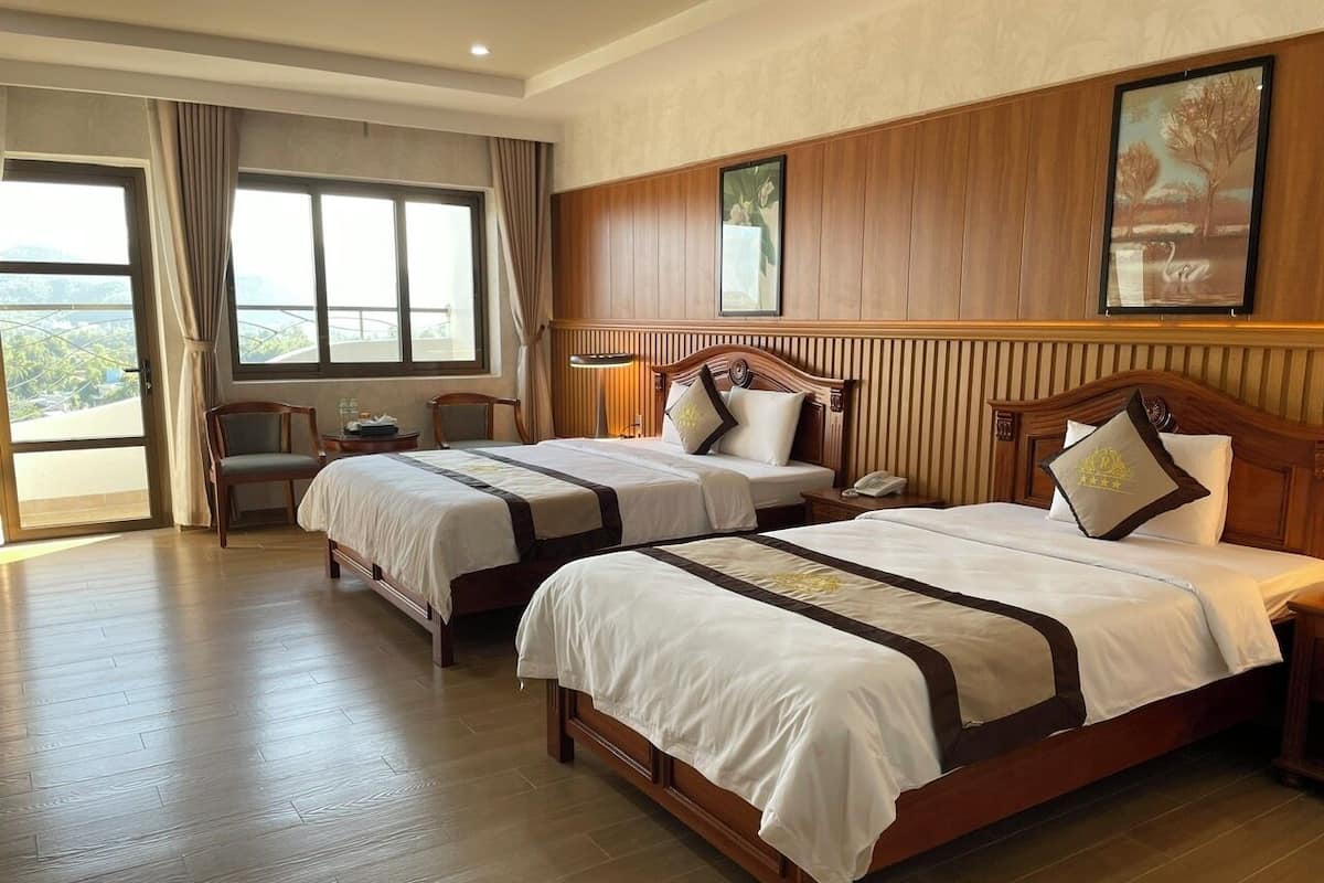 Deluxe Twin Room | In-room safe, iron/ironing board (on request), free WiFi